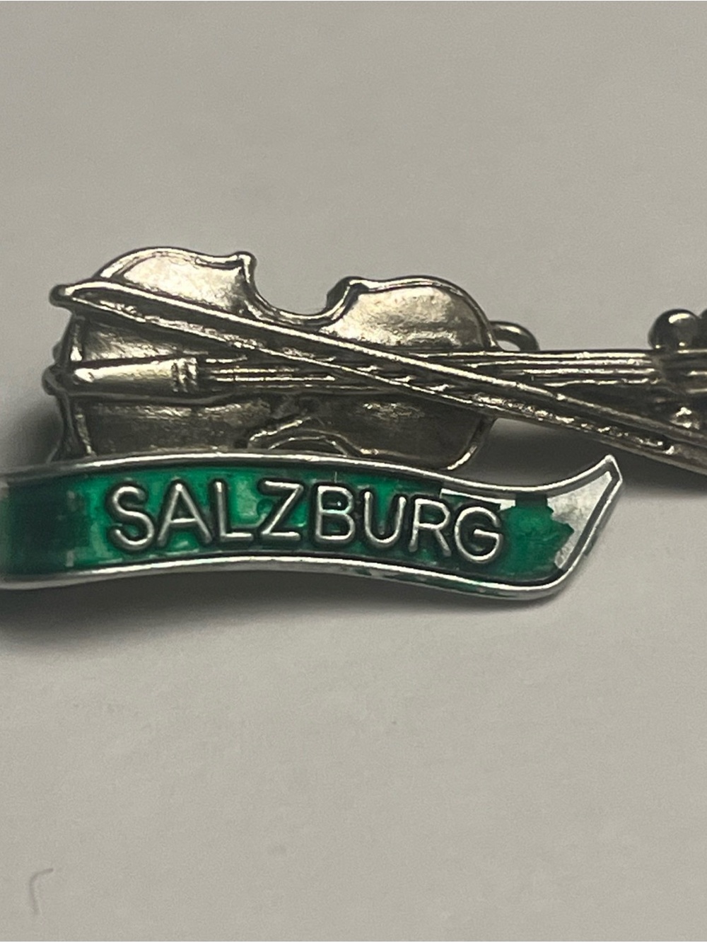 Salzburg Austria Violin Mozart Birthplace Sonatas Souvenir Brooch Lapel Pin